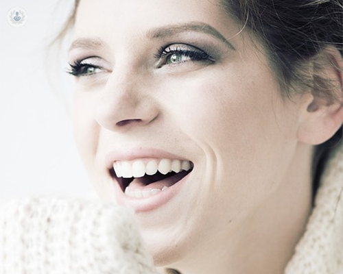 mujer-feliz-belleza-global